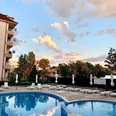 Deluxe In The Rose Complex Sluneční pobřeží